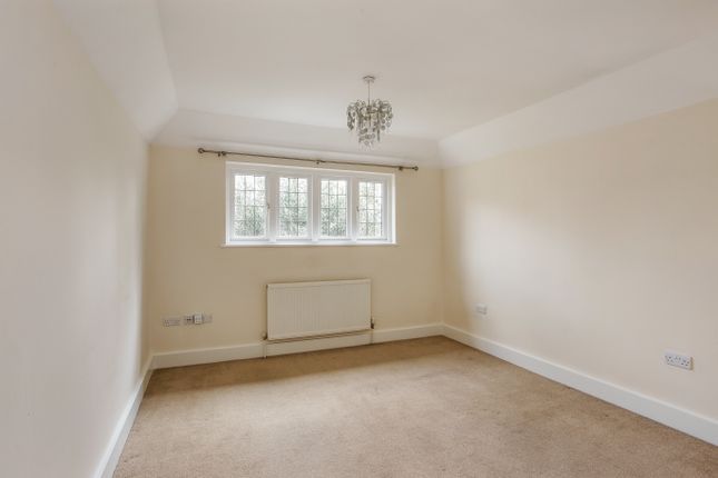 Flat for sale in London Road South, Redhill