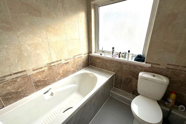 73, Milliners Court, Luton photo 3