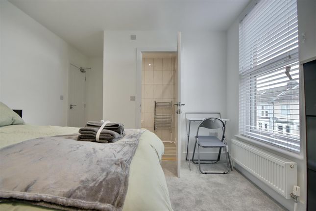 Room 4, 1, Oliver Road, Southsea photo 4