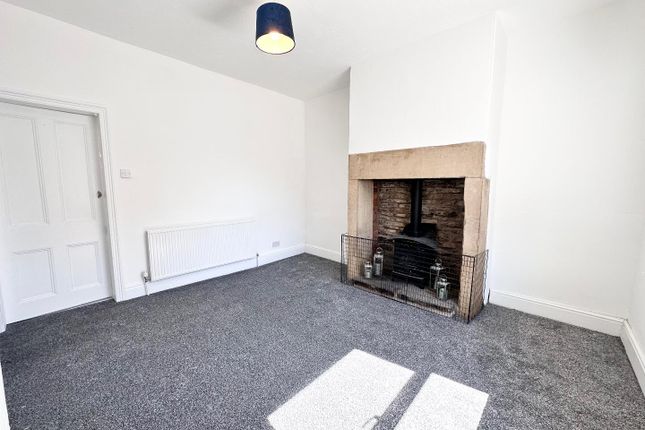 16, Yates Lane, Huddersfield photo 2