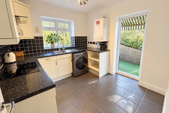 42, Sewardstone Gardens, London photo 4
