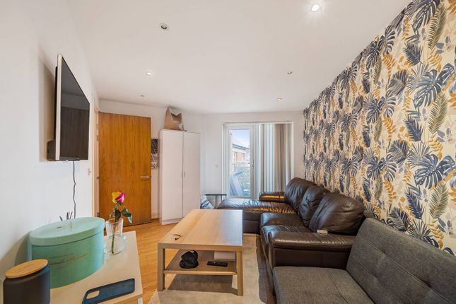 Thumbnail Flat for sale in Greyhound Hill, Hendon, London