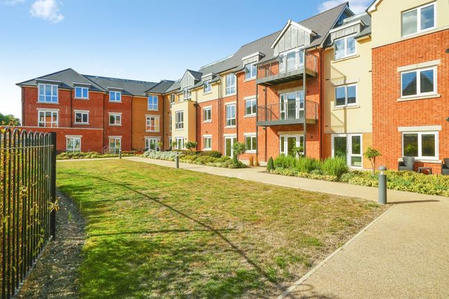 2-bed flat on 18 The Rivus, Grove Road, Wantage, £250,000