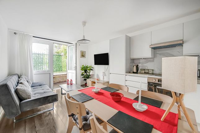 Flat 2, Drakeland House, 46, Fernhead Road, Maida Vale photo 2