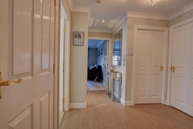 Hunton Court,5, Whitehall Landing, Whitby photo 3