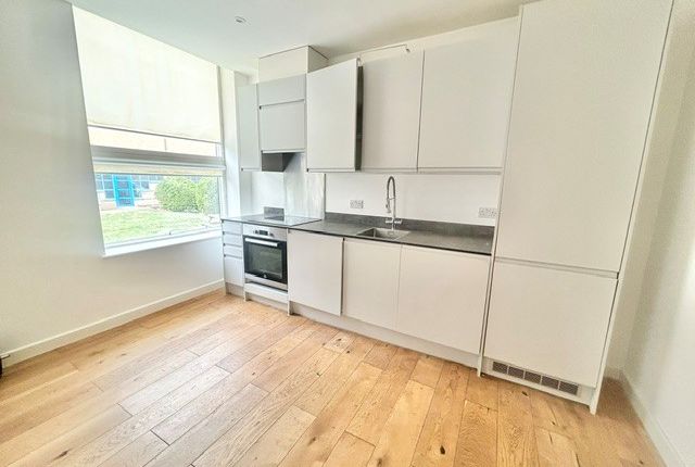 Flat 28, Basildon photo 4