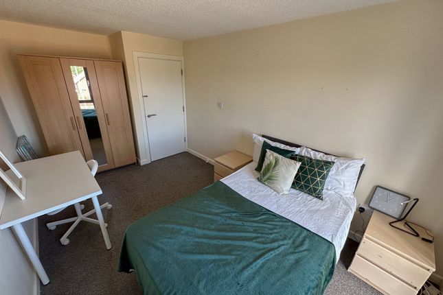 10, 272 Upper Parliament3