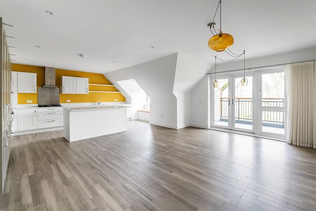Flat 20 Reeves House, Hartfield Road, Leatherhead photo 2