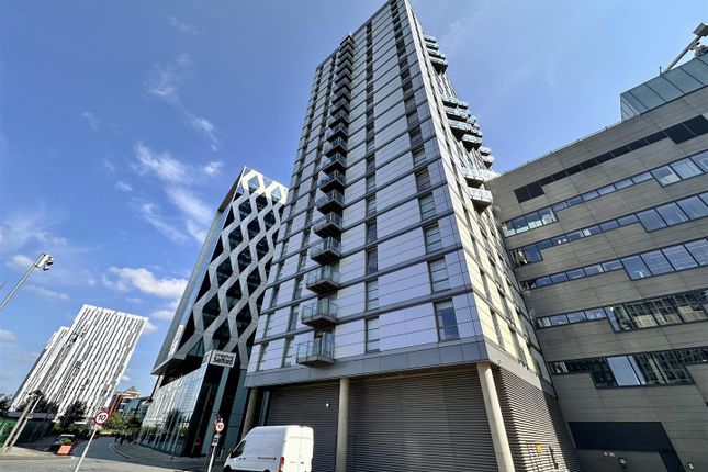 Thumbnail Flat for sale in Media City Uk, Salford