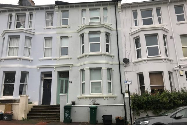 Thumbnail Flat to rent in Roundhill Crescent, Brighton