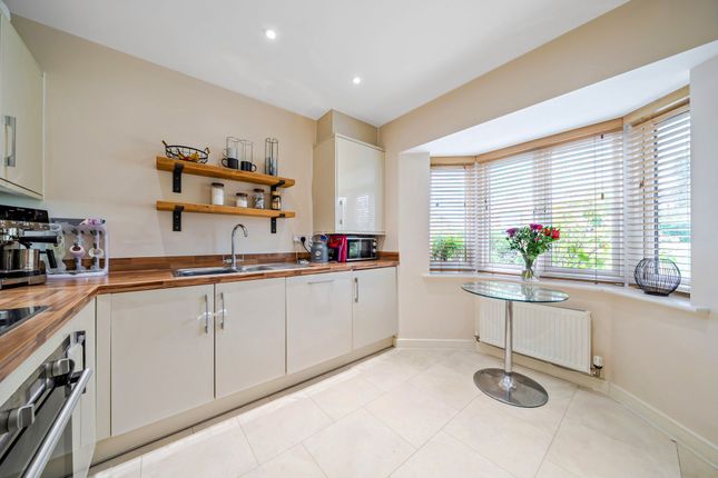 12 Clayhill Gardens, Rochester photo 4