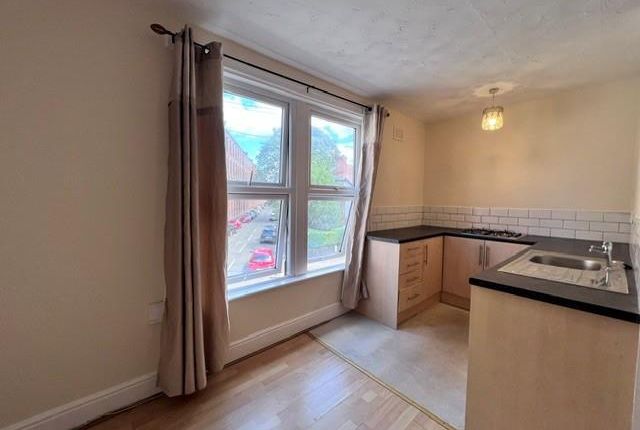 32, Station Road, Derbyshire photo 5