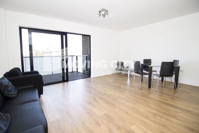 Flat to rent in Boathouse Apartments, Poplar, London