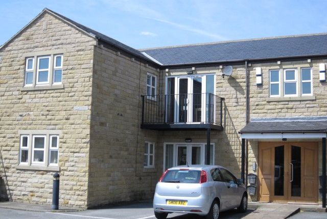 Thumbnail Flat to rent in Old Fold, Farsley, Pudsey