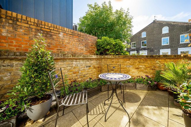 Mews house to rent in Murray Mews, Camden, London