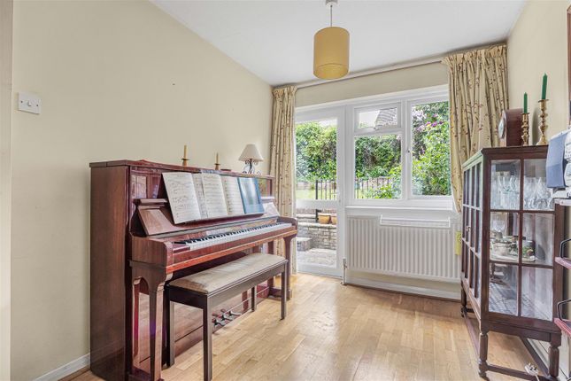 18, Trelleck Road, Reading photo 4