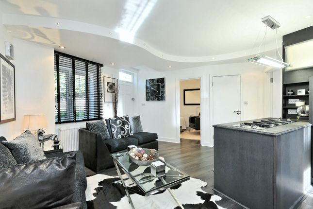 Flat to rent in The Mount, Hampstead