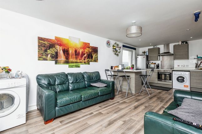Flat for sale in Parkwood Rise, Keighley