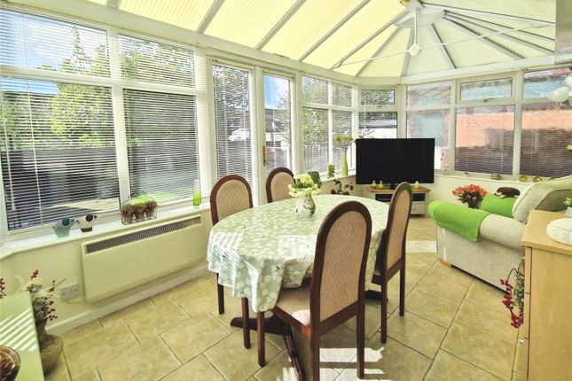 44, Everard Close, Manchester photo 4