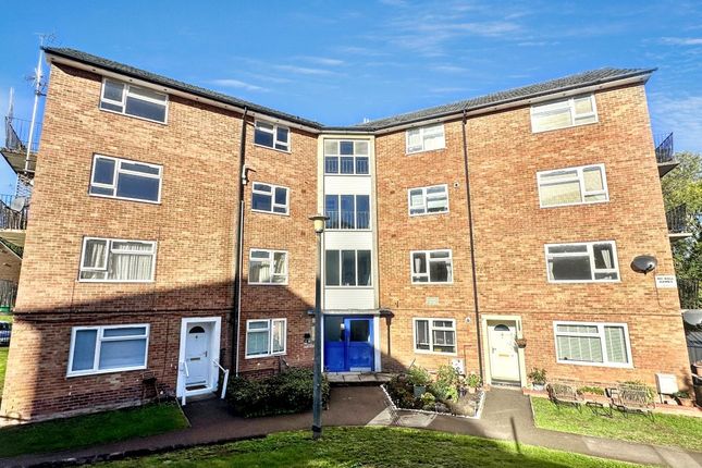 2-bed flat on Hunters Hill, Reading, £80,000