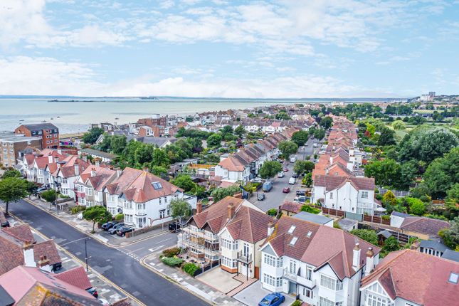 20, Warwick Road, Thorpe Bay photo 3
