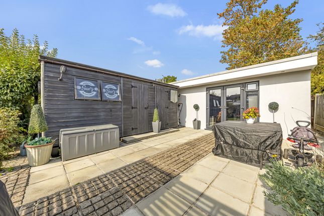 34, Jubilee Avenue, Romford photo 4