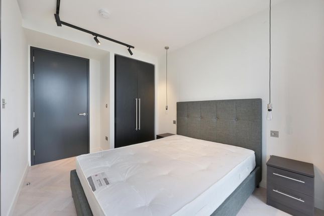 Flat to rent in One Crown Place, Sun Street, London