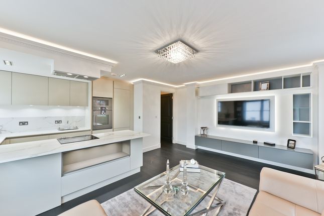 Flat for sale in Queen's Gate, London