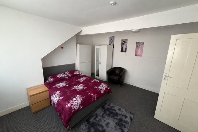 11 Brompton Row, Leeds photo 5