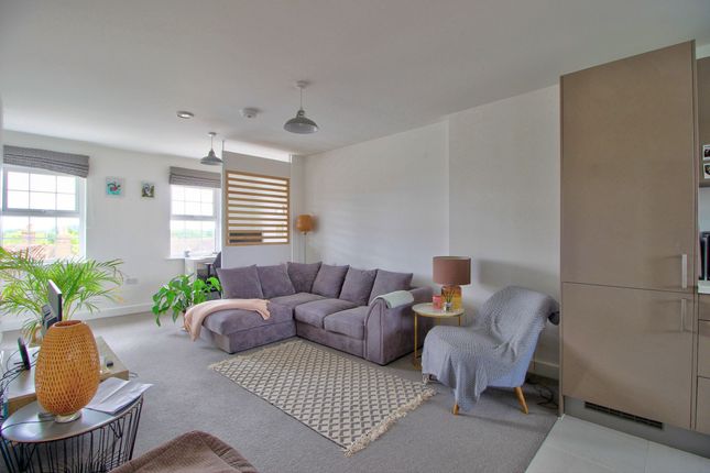 Flat 25, Saxons Court, Wokingham photo 4