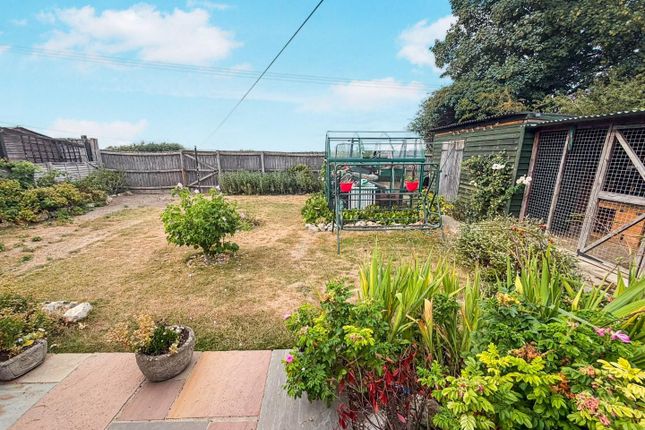 20, St. Nicholas Drive, Feltwell photo 2