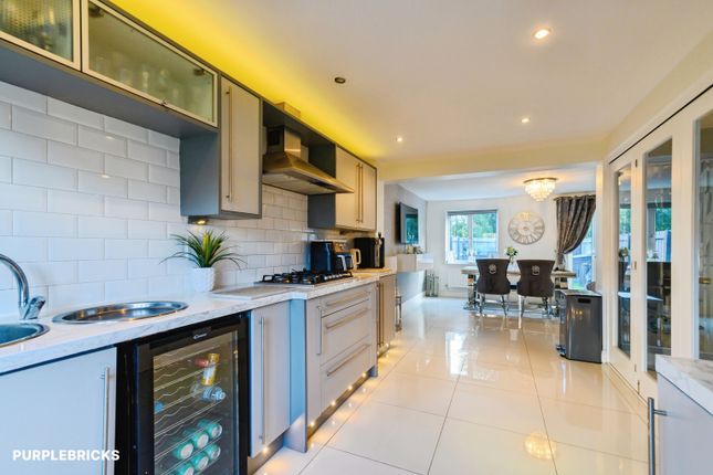 42, Hallbridge Gardens, Bolton photo 4