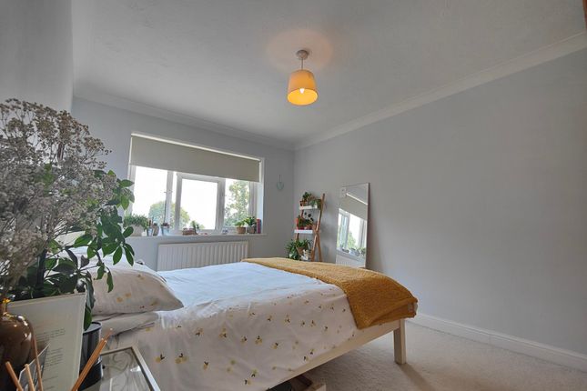 11, Heathfield photo 3