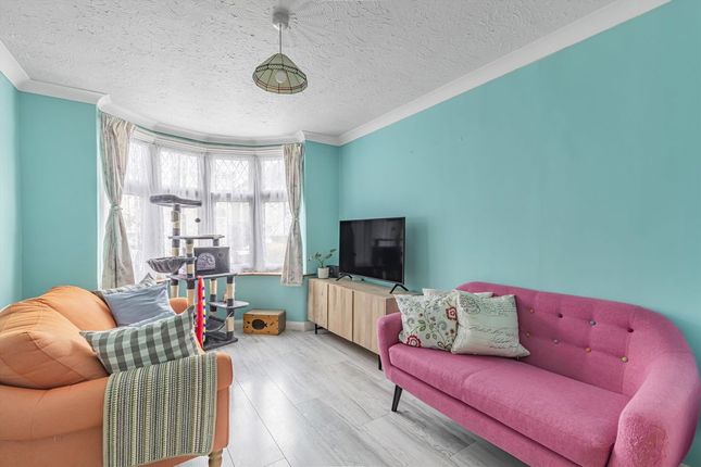 14, Sunningdale Avenue, Feltham photo 2