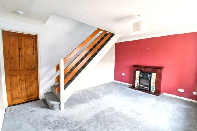 77, Eastdale Close, Bedford photo 2
