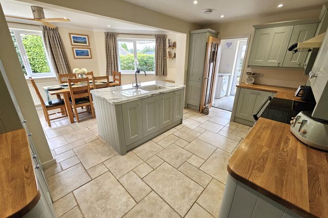 38, Abbotsfield Crescent, Tavistock photo 3