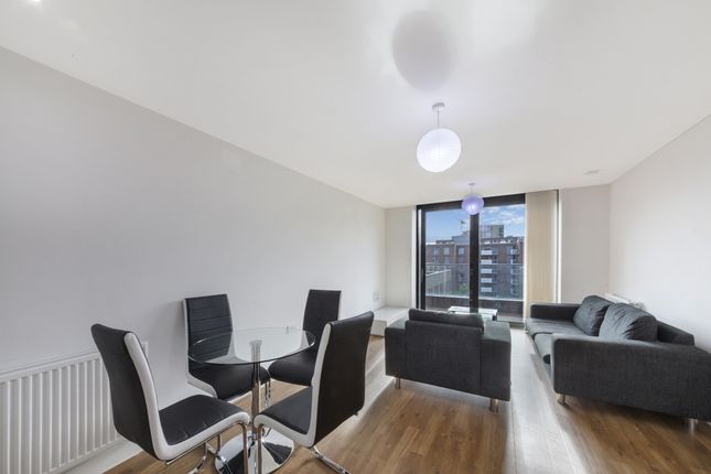 Flat to rent in Connaught Heights, Agnes George Walk, Royal Docks