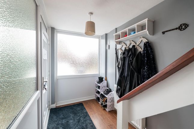 Town house for sale in Cranbourne Close, Horley