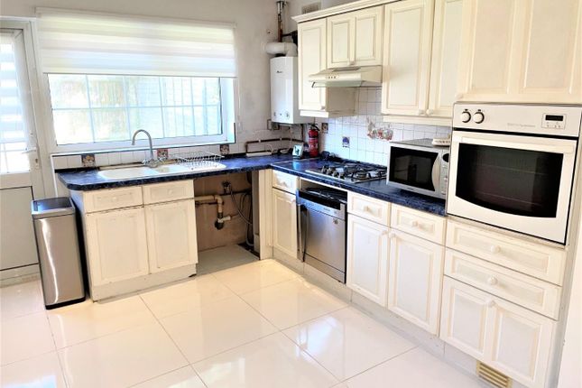 25, Field Mead, Mill Hill photo 2
