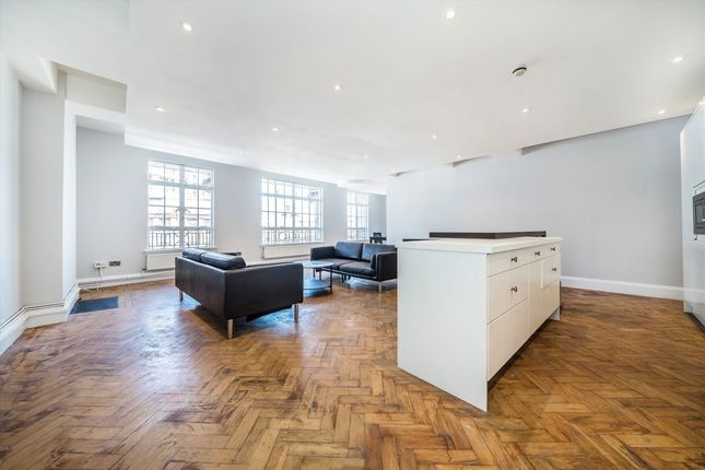 Top Floor Flat, 95, Lewisham High Street, London photo 2