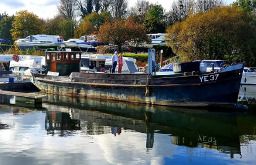 Thumbnail Houseboat for sale in Embankment, Wraysbury