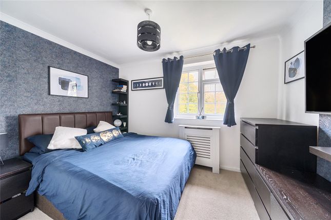 24, Field End, Surrey photo 4