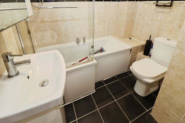 120, Great Meadow Road, Bristol photo 4