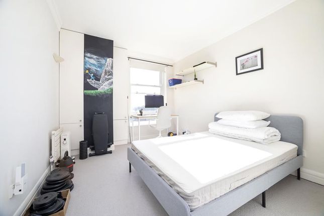 Flat to rent in Matiere Place, Earl's Court Square, Kensington