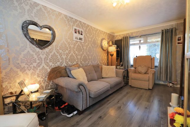 Parks Crescent, Wolverhampton photo 4