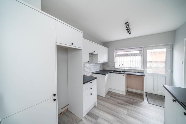 29, Goldthorne Avenue, Cannock photo 3