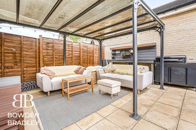 62 Five Oaks Lane, Chigwell photo 4