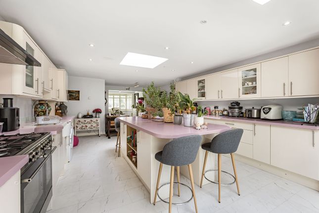 30, Astwick Avenue, Hertfordshire photo 4