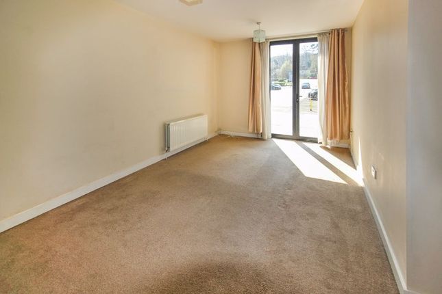 Thumbnail Flat for sale in Godstone Road, Whyteleafe