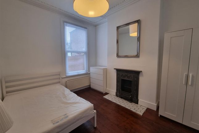 Room to rent in Alexandra Road, London N8